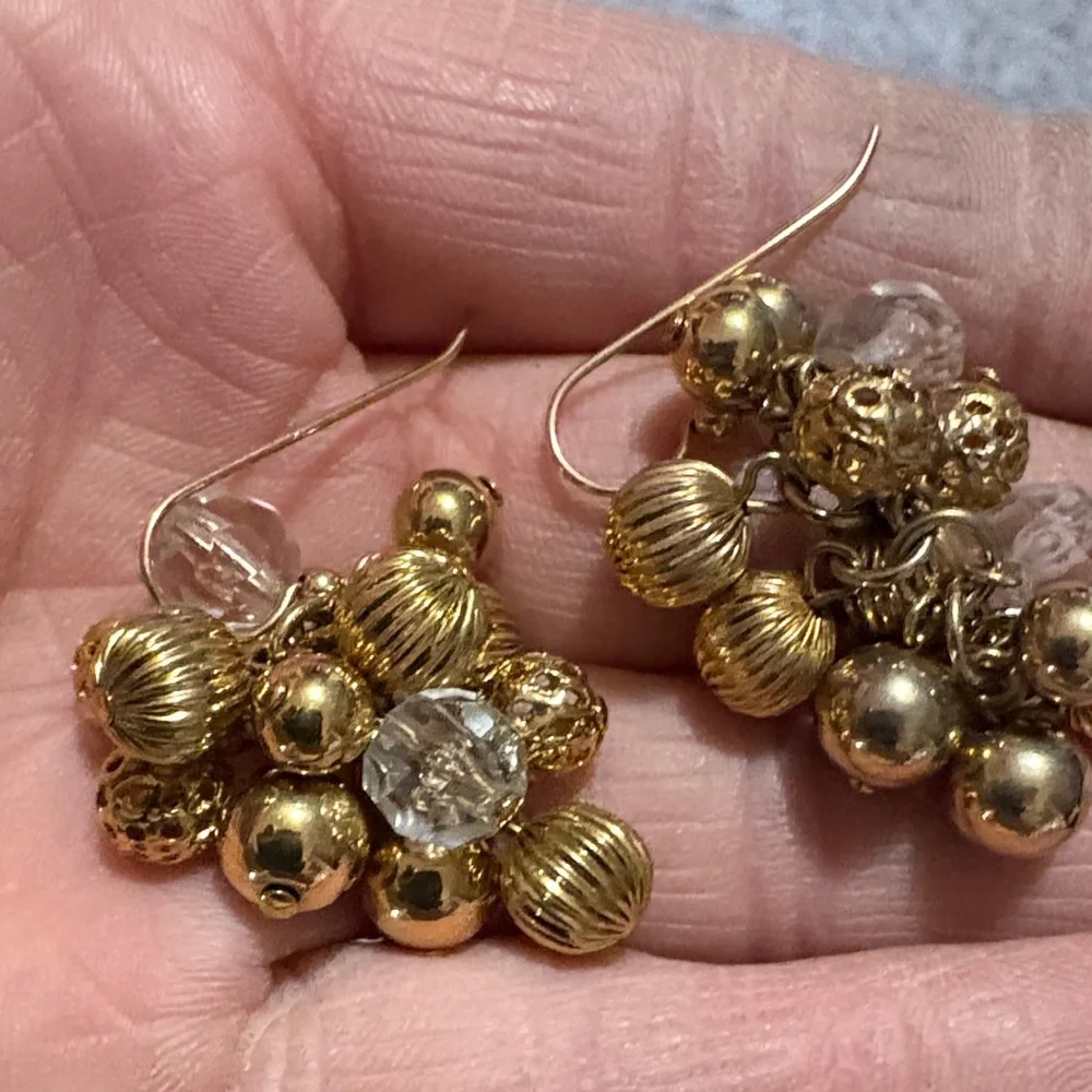 VINTAGE 70s CLUSTERED GOLD-TONE AND CLEAR BEADED DANGLE HOOK 1.8" EARRINGS - Picture 6 of 9